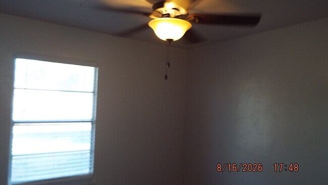 Building Photo - 807 Stonegate Dr