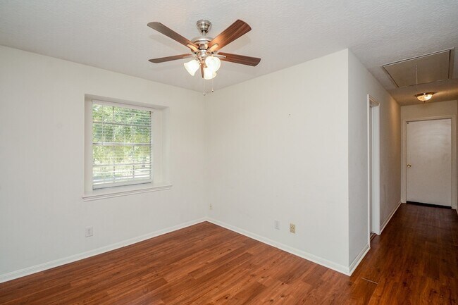 Building Photo - 11610 Cypresswood Dr