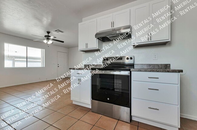 Building Photo - 1107 W Sonora St