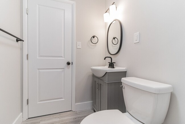 Building Photo - Two bedroom one Bathroom House for rent