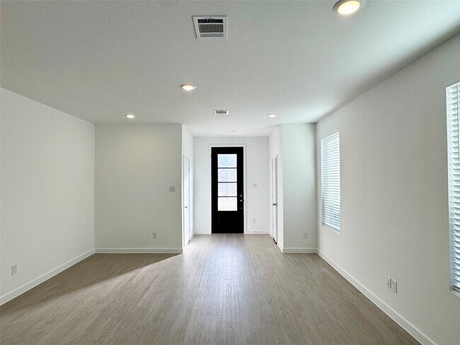 Building Photo - 5835 Majestic Sky Dr