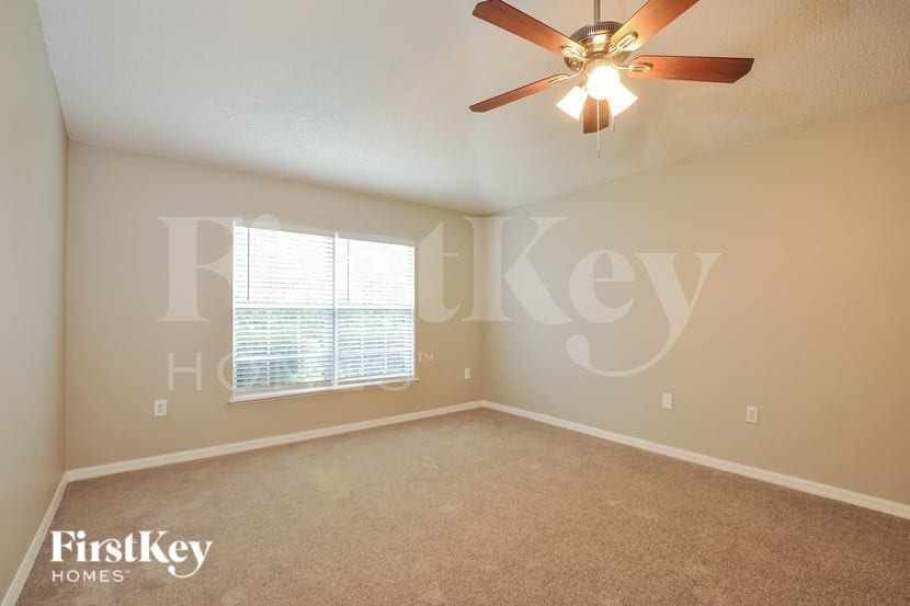 Building Photo - 11 Ryker Ln