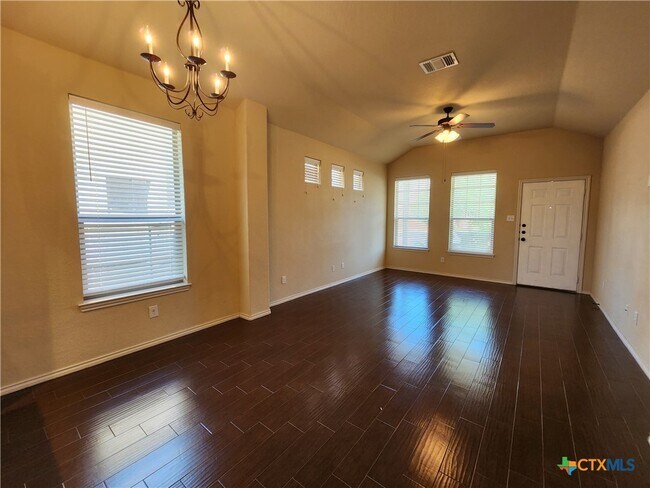 Building Photo - 538 Creekside Cir