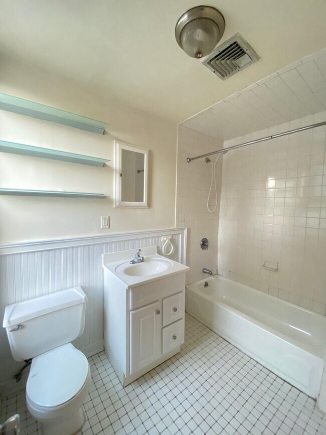 Building Photo - 276 1st St