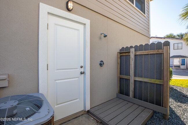 Building Photo - 2008 Ocean Dr S