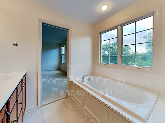 Building Photo - 114 Castle View Dr