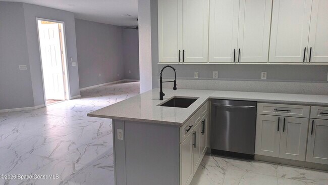 Building Photo - 826 Middleton Dr SW