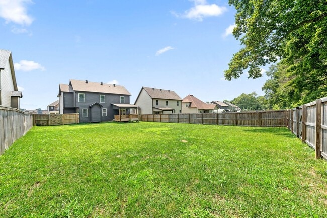 Building Photo - Gorgeous Single-Family with a Large Fenced Backyard!