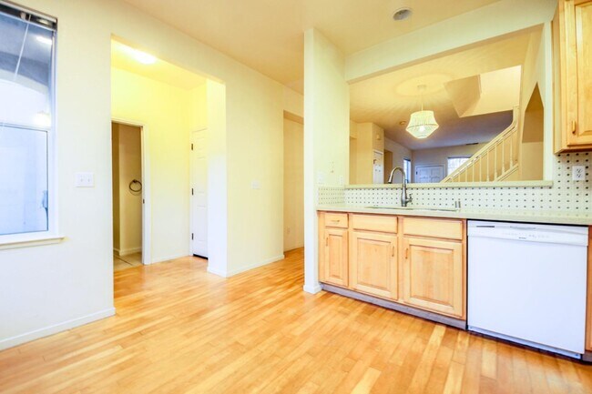 Building Photo - 106 Concord Cir