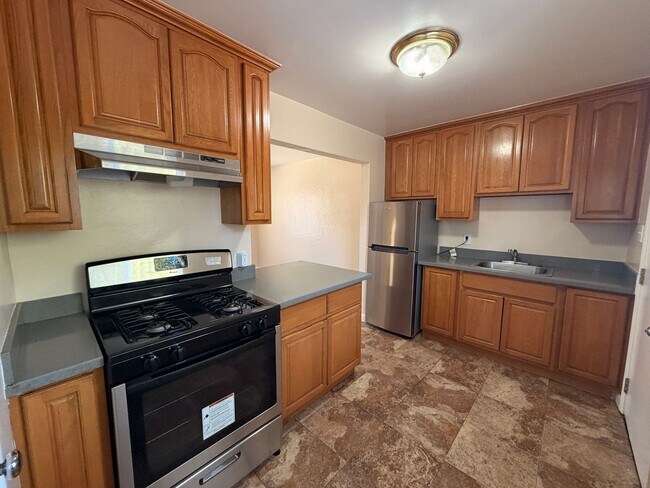 Building Photo - 460 S Buena Vista Ave