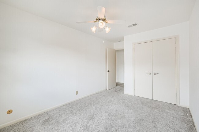 Building Photo - 12662 Rip Van Winkle Dr
