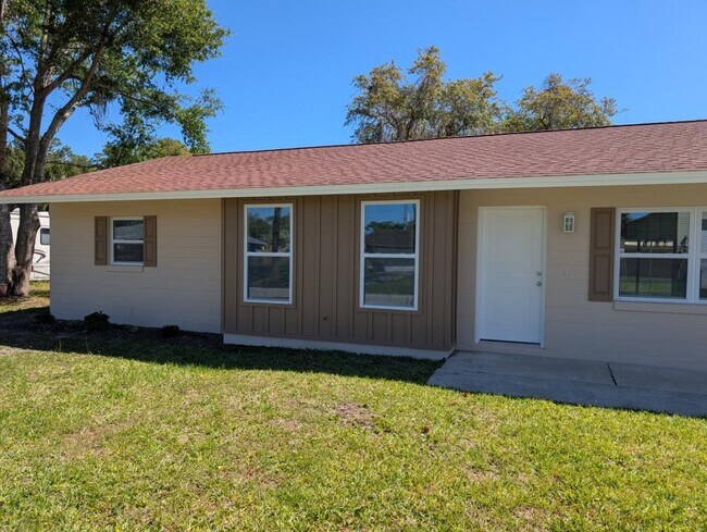 Building Photo - 3015 Sabal Palm Dr