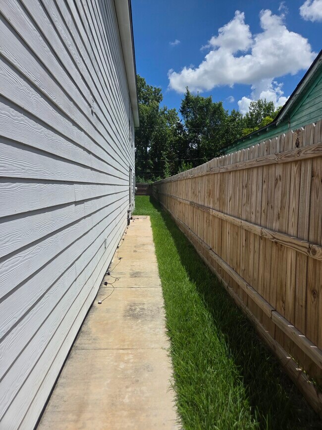 Building Photo - 11610 Danford Ln