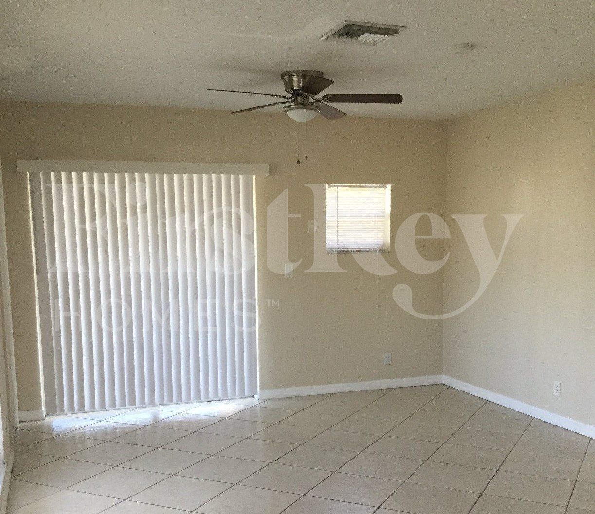 Building Photo - 900 W Bloxham St