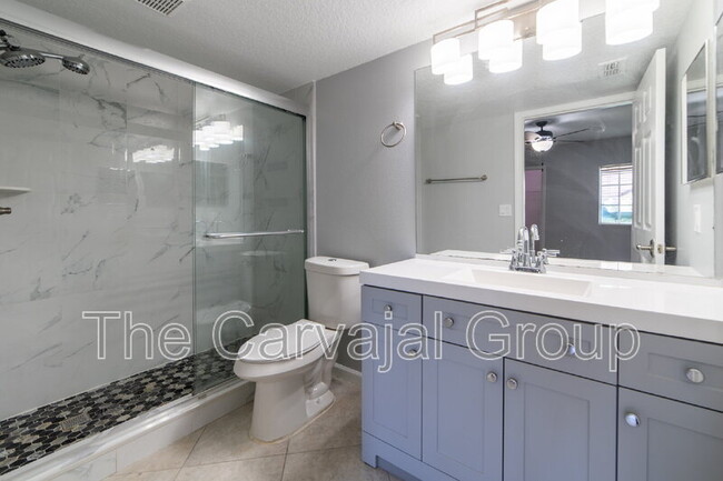 Building Photo - 725 Crest Pines Dr