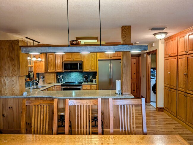 Building Photo - 524 Stornoway Dr