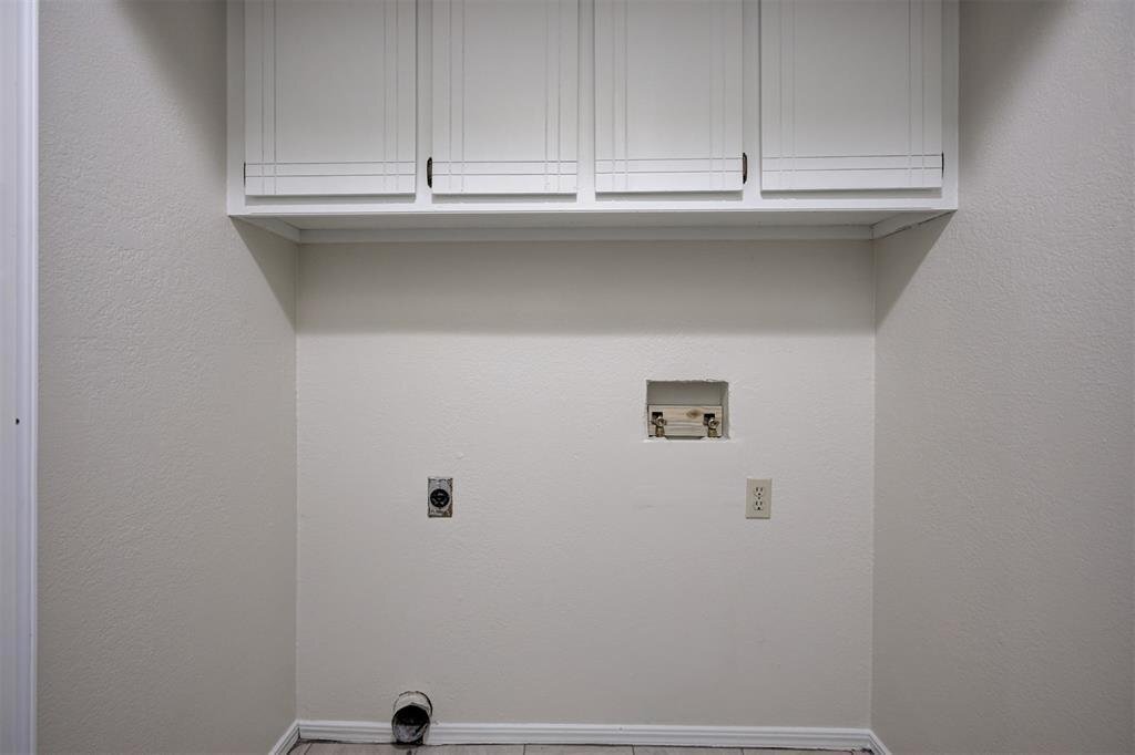Building Photo - 9023 N Rockwell Dr