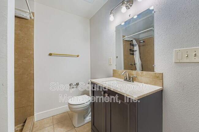 Building Photo - 4817 NE Holman St