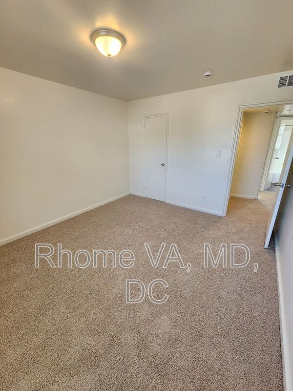 Building Photo - 6192 Greenwood Dr