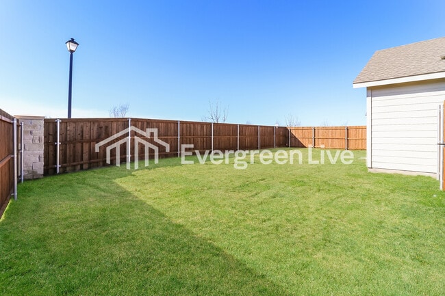 Building Photo - 245 Sycamore Pl