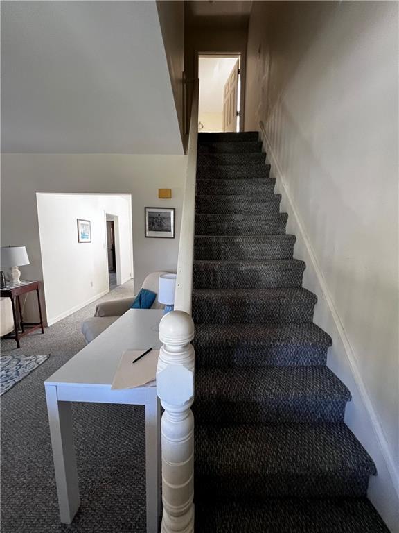 Building Photo - 207 Kenyon Ave