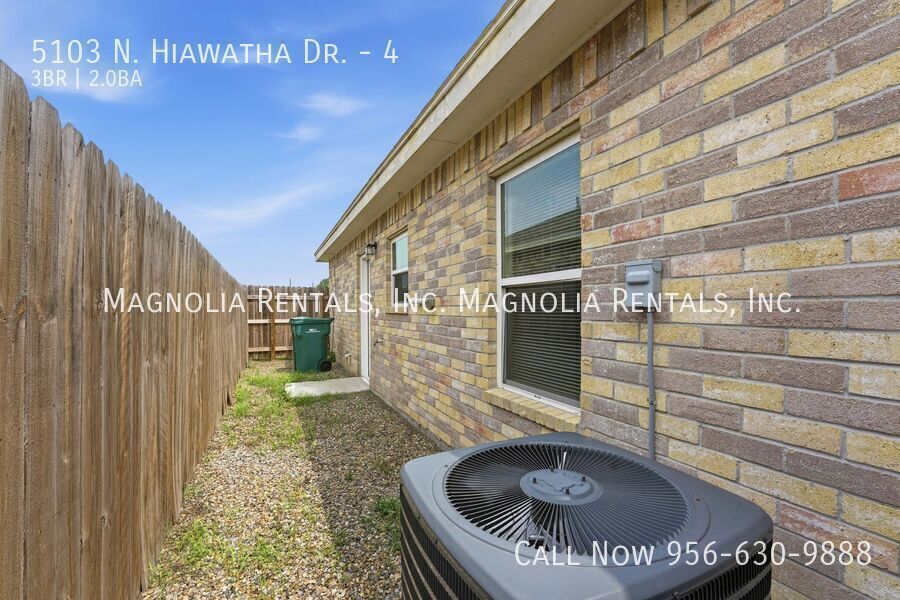 Building Photo - 5103 N Hiawatha Dr