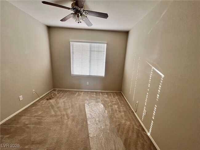 Building Photo - 6868 Sky Pointe Dr