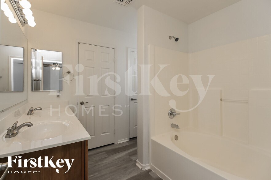 Building Photo - 3741 E Jasper Dr