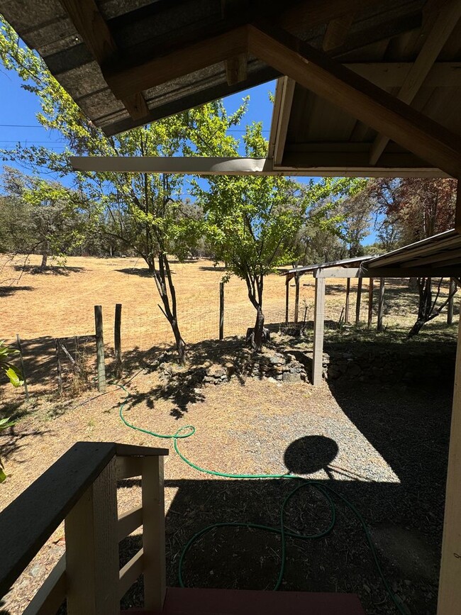Building Photo - Cute Cottage just outside Nevada City- Pea...