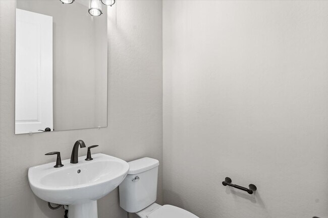 Building Photo - 35763 Geode Wy