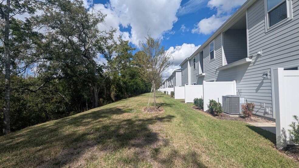 Building Photo - 577 Holly Lakes Dr