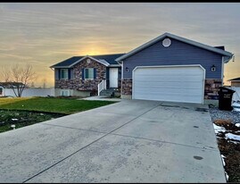 Building Photo - 335 Chokecherry Cir