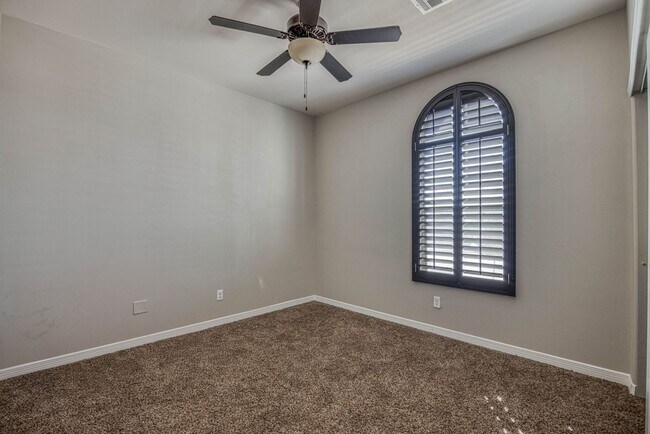 Building Photo - Beautiful East side House