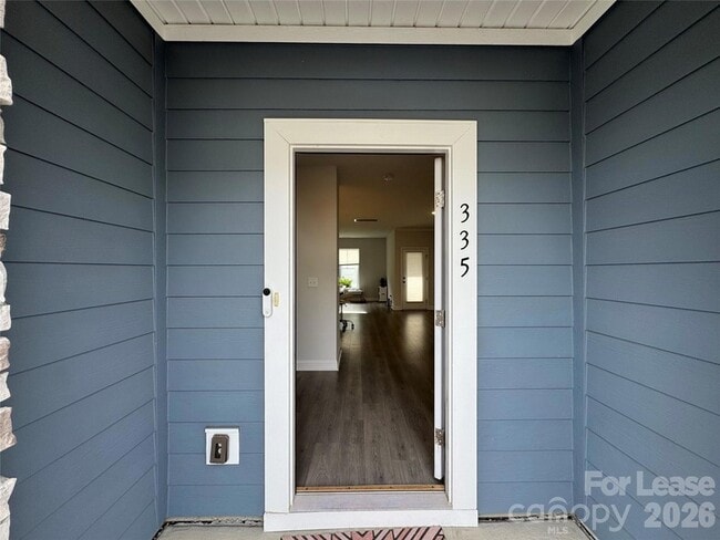 Building Photo - 335 Ladybird Ln