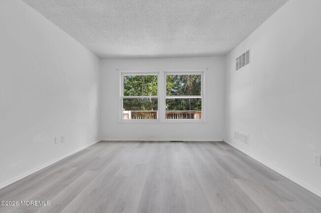 Building Photo - 173 Stowe St