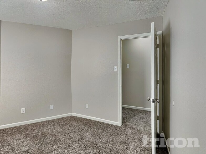 Building Photo - 6750 Kinnerton Dr