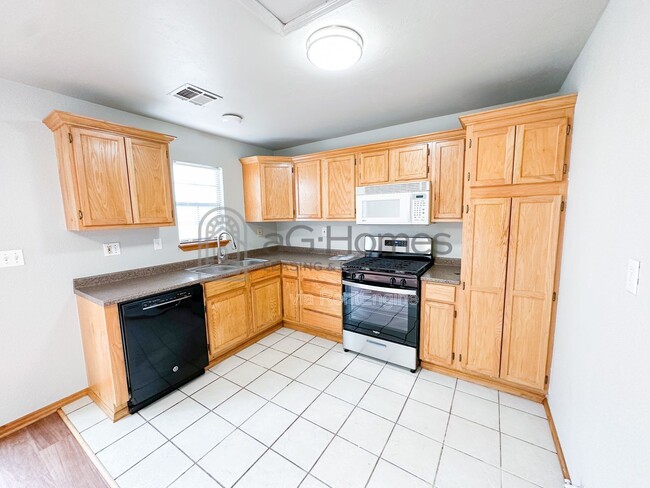 Building Photo - 2212 Doris Ave