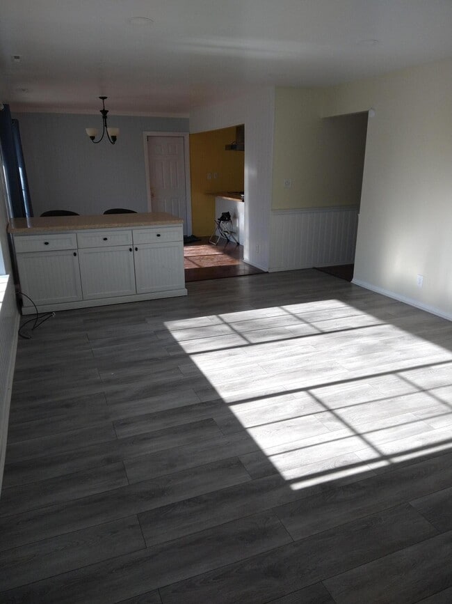 Building Photo - 20245 Independence Dr