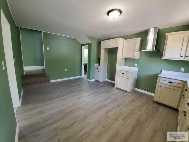 Building Photo - 510 W Buchanan St