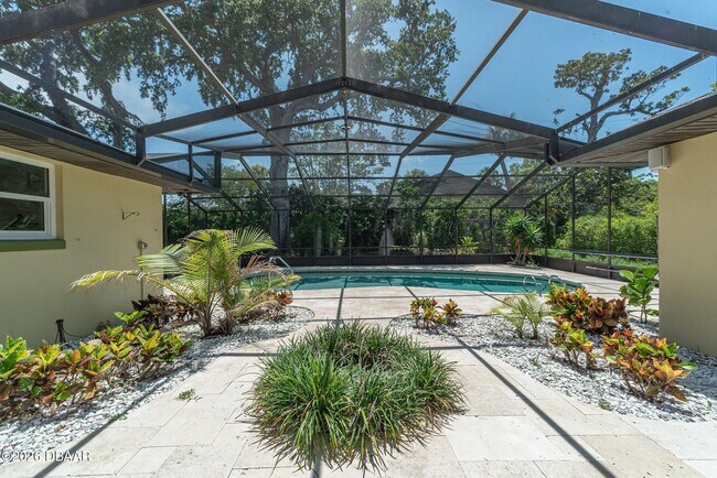 Building Photo - 864 S Beach St