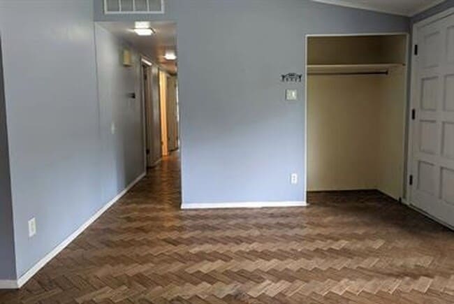 Building Photo - 714 Breen Dr