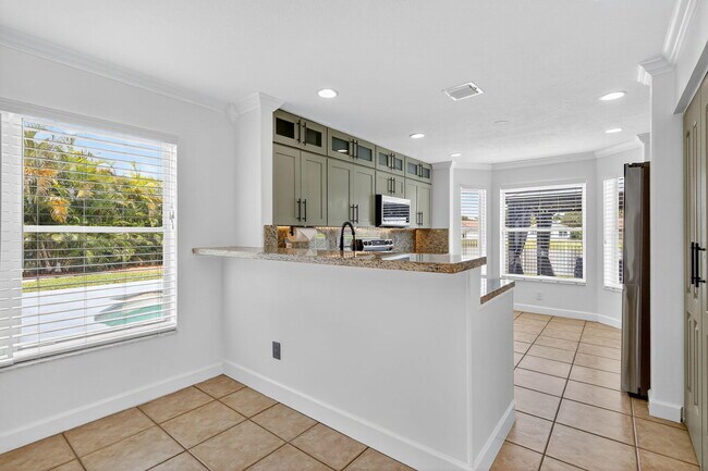 Building Photo - 8225 Pelican Harbour Dr