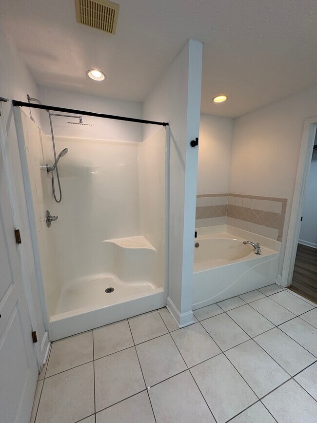Building Photo - 143 Ridgeview Dr