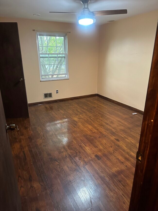 Building Photo - 5720 Beechcroft Rd