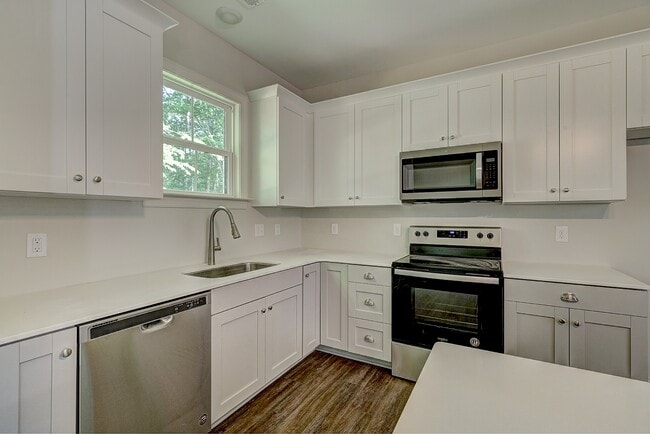 Building Photo - 248 Delview Dr