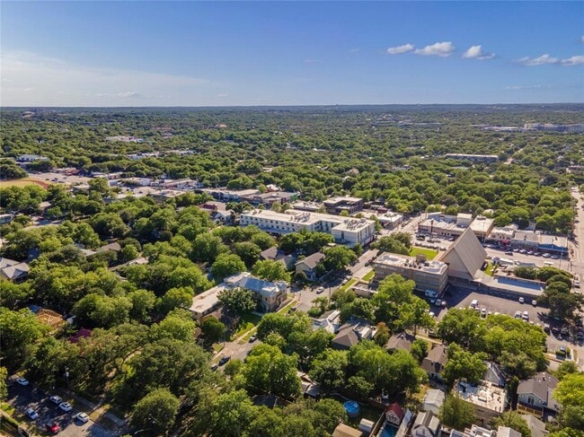 Building Photo - 1507 Drake Ave