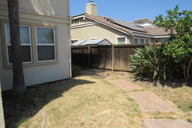 Building Photo - Beautiful Deer Ridge 4 Bed, 3 Bath Brentwood Home