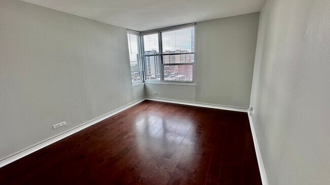 Building Photo - 720 W Gordon Terrace