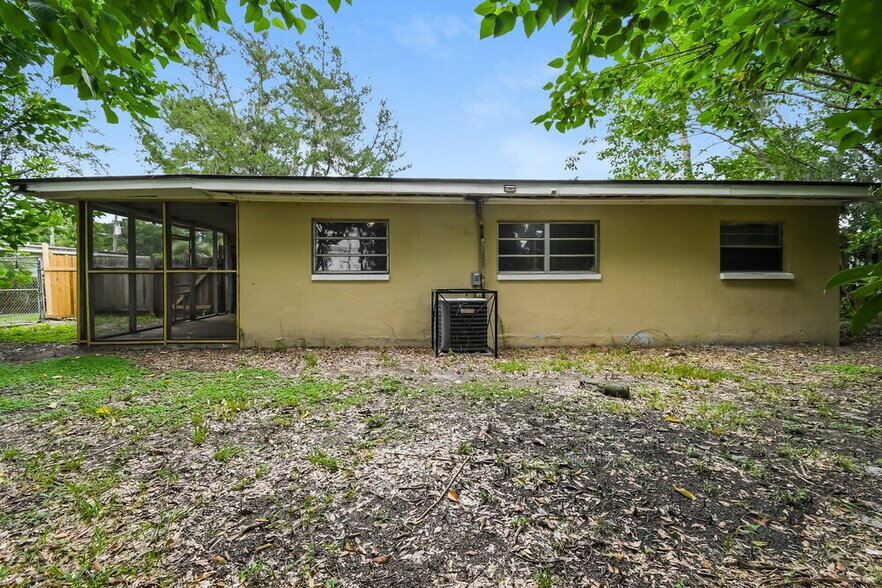 Building Photo - 4626 Castleton Dr