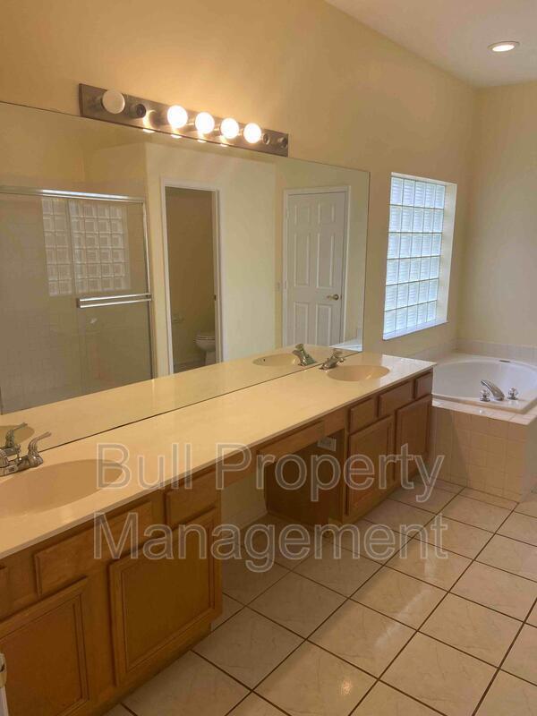 Building Photo - 7830 St Andrews Cir